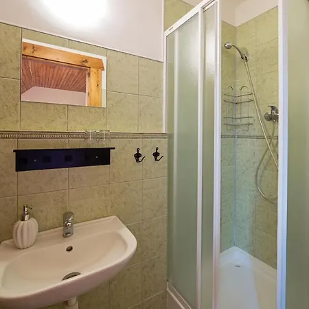 老客栈膳食公寓酒店 2*